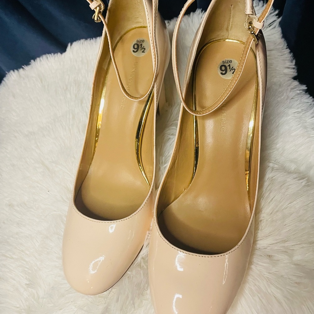 Banana Republic Heels. Step out with great fashion.